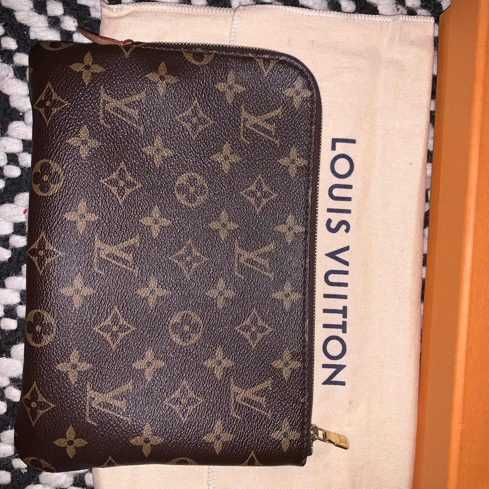 Louis Vuitton Voyage Pm Pouch (looks brand new) - Picture 3 of 8